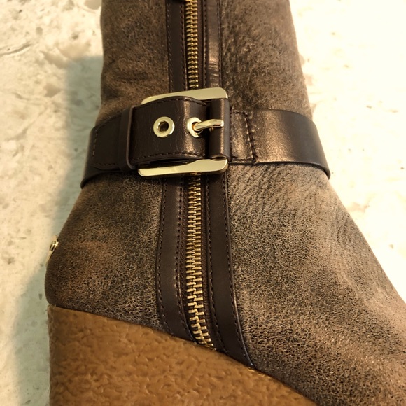Michael Kors Distressed brown leather Wedge heel shearling lined booties. - Picture 7 of 13